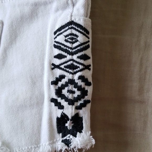 Shorts - Picture 3 of 3